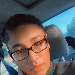 Meet your Posher, Desiree